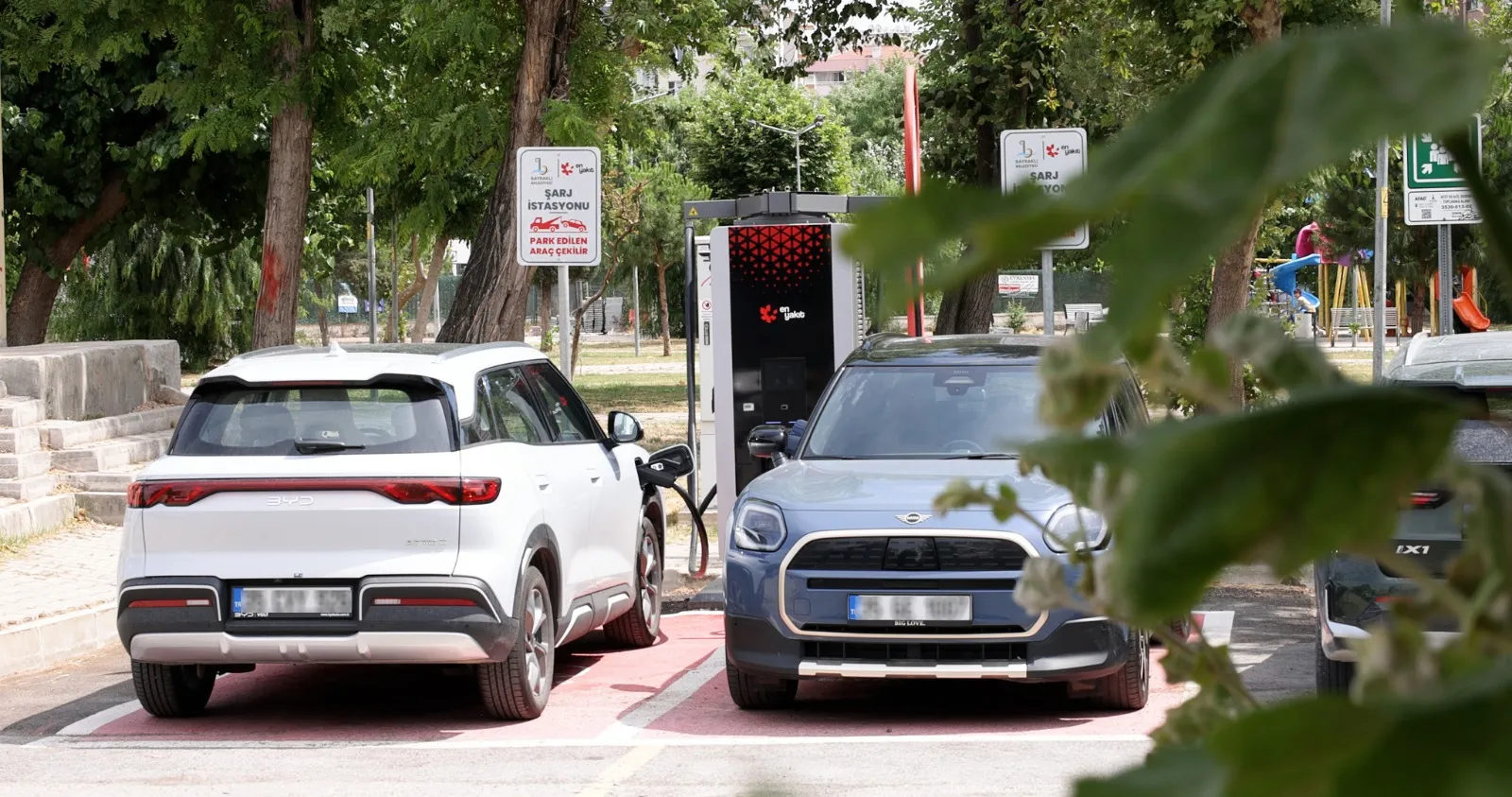BAYRAKLIâDA ELEKTRÄ°KLÄ° ARAÃ ÅARJ Ä°STASYONLARI HÄ°ZMETE GÄ°RDÄ° (1)-1782825424419.webp
